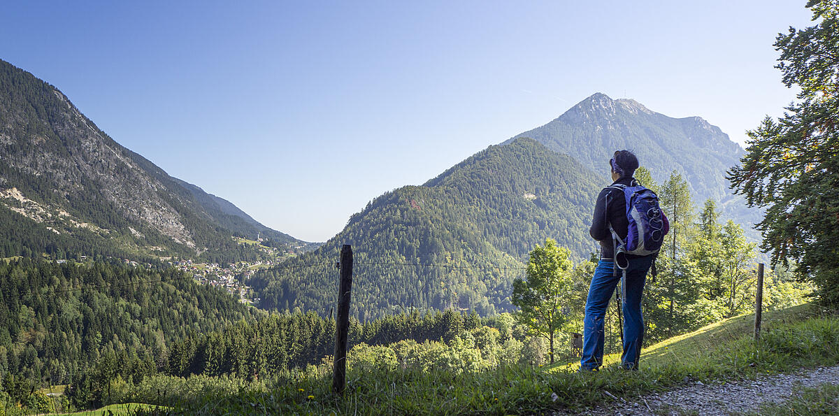 Dobratsch Rundwanderweg Etappe 2 mit Blick ins Bleiberger Hochtal