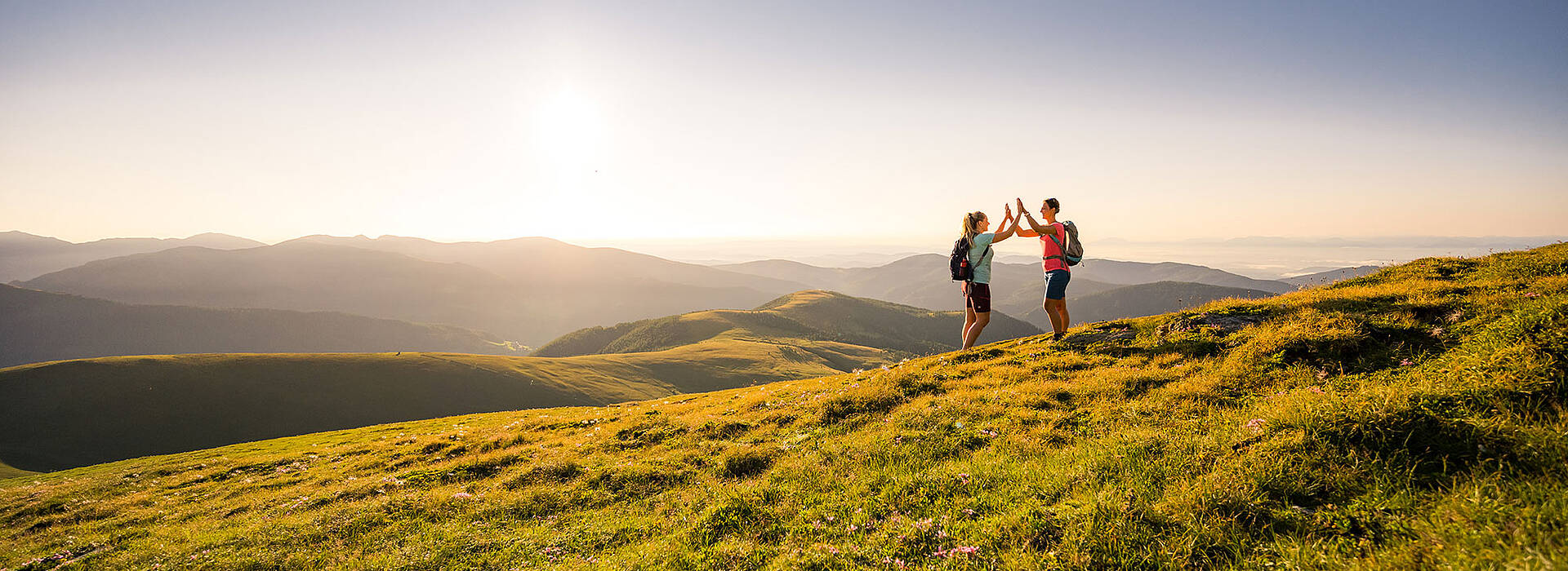 Mädels beim Wandern am Nockberge Trail