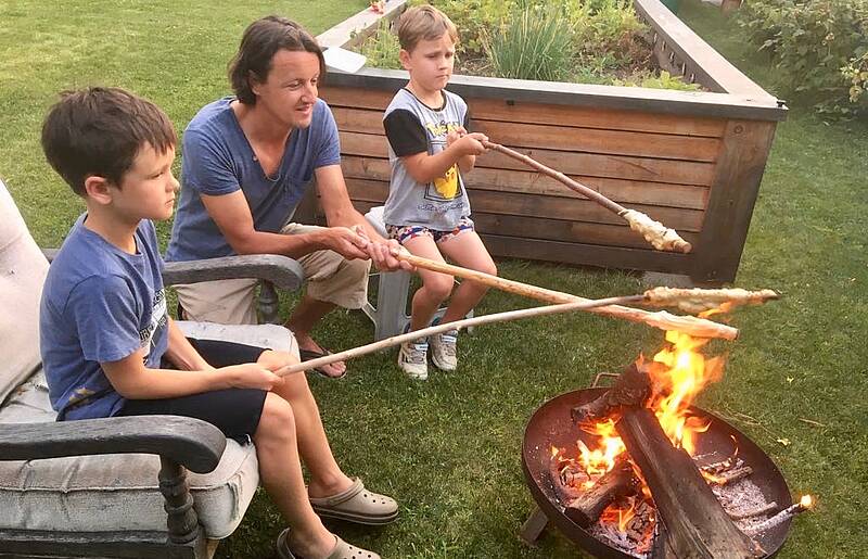 Steckerlbrot am Lagerfeuer