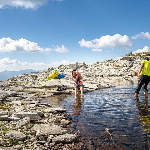 Weitwandern in den Hohen Tauern und Erfrischung im Bergsee