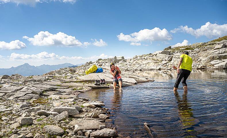 Weitwandern in den Hohen Tauern und Erfrischung im Bergsee