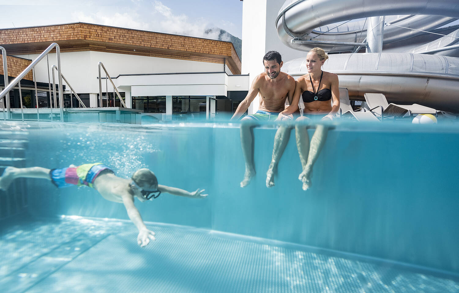 Badespaß im Außenbecken der Familien- & Gesundheitstherme St. Kathrein