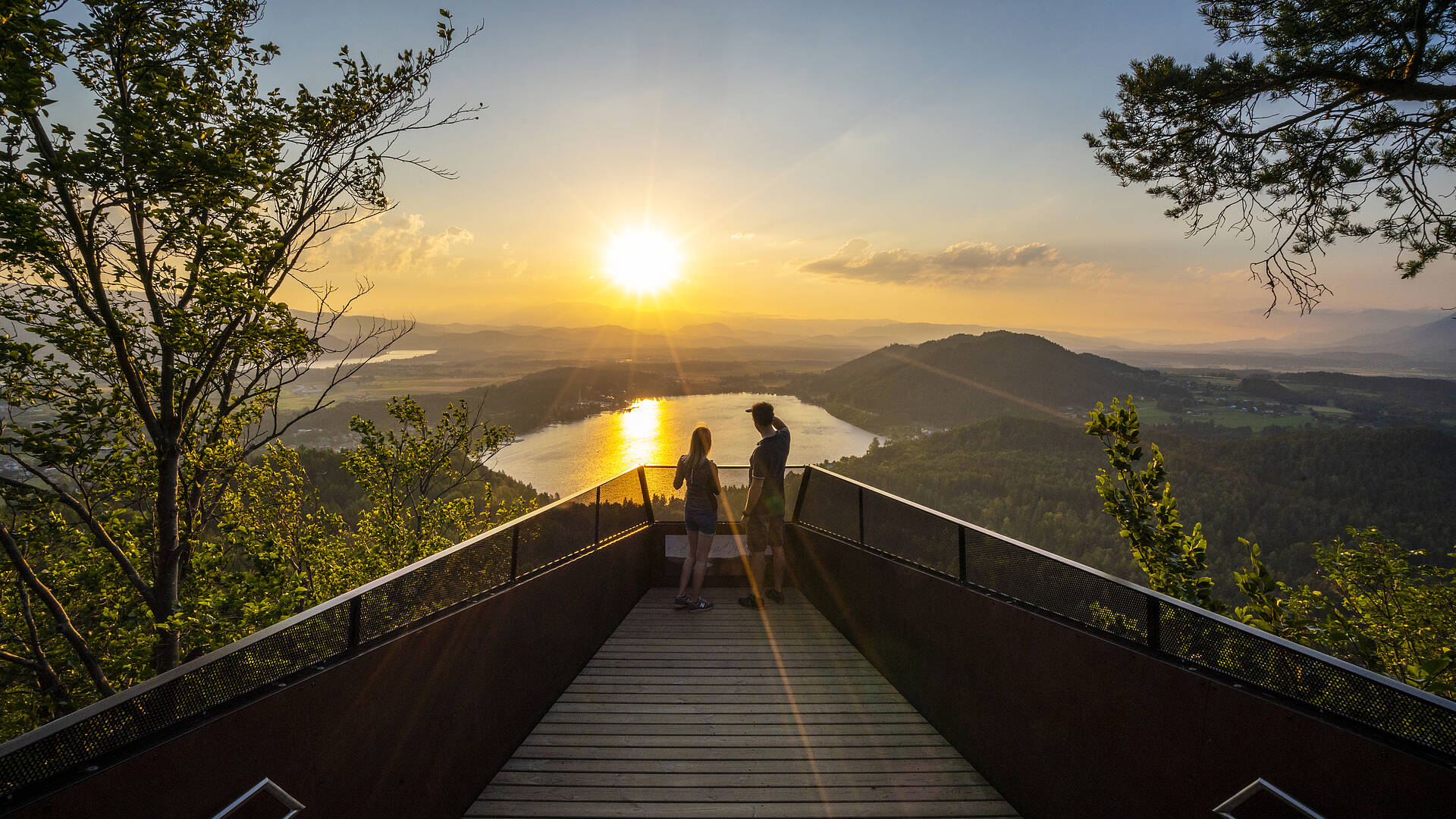 Aussichtsplattform Slow Trail Kitzelberg über dem Klopeiner See