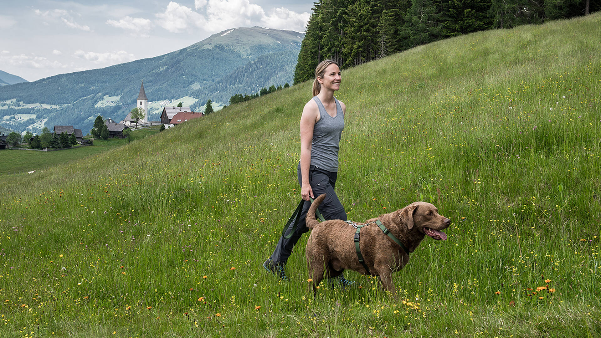 Ein Bergsommer wie damals Sabine mit Hund