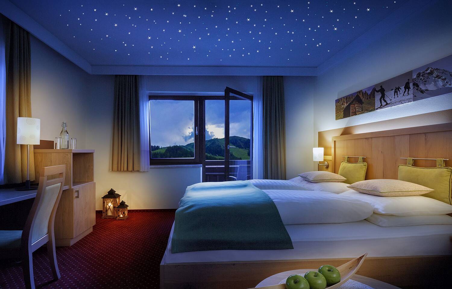 Doppelzimmer mit Sternenimmel im Hotel Laerchenhof Katschberg