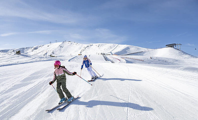 Skifahren in herrlicher Winterlandschaft