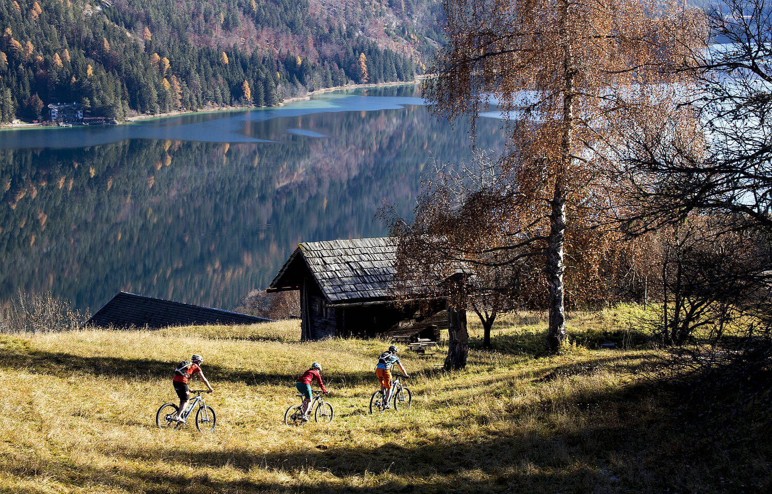Biken im Herbst am Weissensee